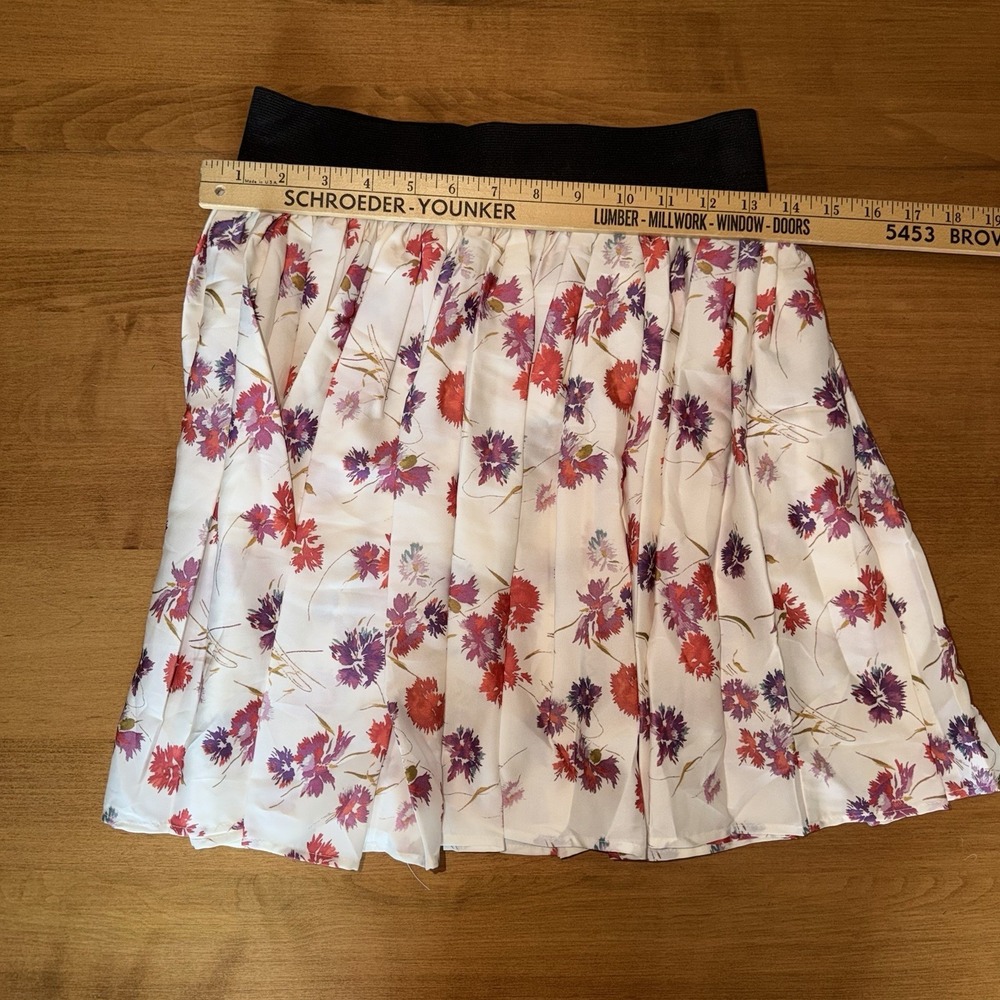 NEW‎ Fiorucci Pleated Floral Skirt Women's US 6 Ivory Pink Purple Stretch Waist - Picture 3 of 6